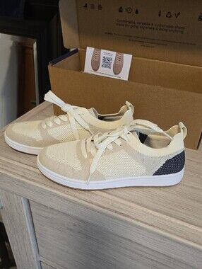 Suavs The 247 Knit Sneakers in Cream with Navy Heel Panel
